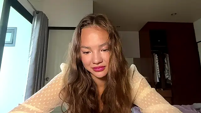 Snapshot of kamila_18_french chatting on April 7, 2026, 2:13 am kamila 18 french online show from April 7, 2026, 2:13 am
