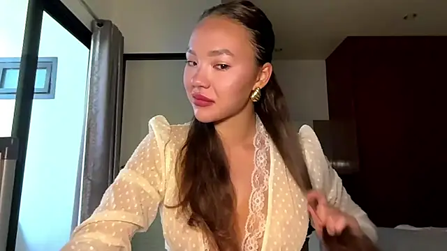 Snapshot of kamila_18_french chatting on April 6, 2026, 2:29 am kamila 18 french online show from April 6, 2026, 2:29 am