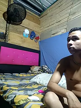 Snapshot of Emyli_Liam chatting on March 22, 2026, 11:17 pm Emyli Liam online show from March 22, 2026, 11:17 pm