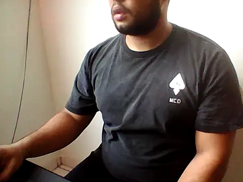 Snapshot of Derick_013 chatting on May 22, 2026, 5:33 pm Derick 013 online show from May 22, 2026, 5:33 pm