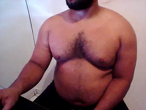 Snapshot of Derick_013 chatting on May 17, 2026, 12:32 am Derick 013 online show from May 17, 2026, 12:32 am