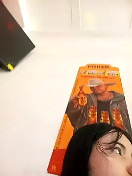 violetascottt online show from April 19, 2026, 9:39 pm