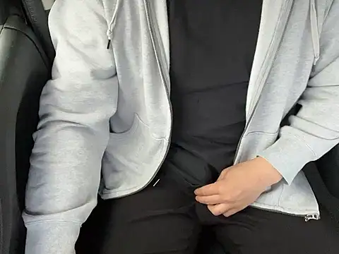 ChubbyTokyo online show from April 9, 2026, 6:41 am