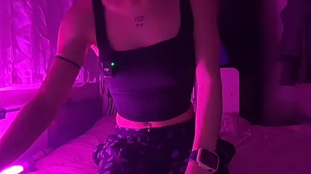 SilentScreamsVan- online show from April 2, 2026, 9:32 pm