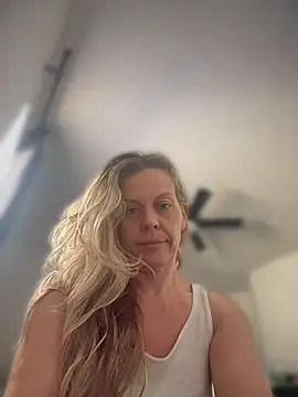 Snapshot of GwenWilde31 chatting on June 26, 2026, 5:41 pm GwenWilde31 online show from June 26, 2026, 5:41 pm