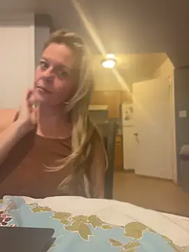 Snapshot of GwenWilde31 chatting on June 23, 2026, 5:38 am GwenWilde31 online show from June 23, 2026, 5:38 am