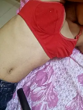 Snapshot of Curvy_Amyra chatting on May 15, 2026, 6:55 am Curvy Amyra online show from May 15, 2026, 6:55 am