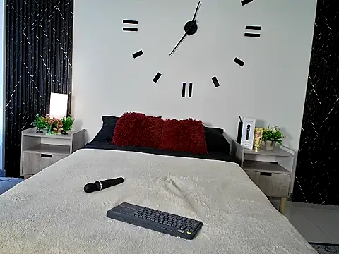 aurora petitee online show from March 24, 2026, 1:11 pm