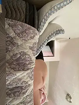 Snapshot of DaddysLiLNaughtyWife chatting on March 25, 2026, 5:01 pm DaddysLiLNaughtyWife online show from March 25, 2026, 5:01 pm