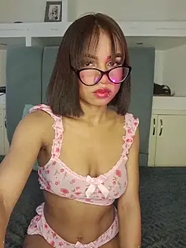 Snapshot of Lucy_Em chatting on May 27, 2026, 12:34 pm Lucy Em online show from May 27, 2026, 12:34 pm