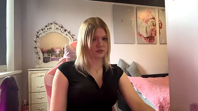 Snapshot of SweettAnny chatting on June 14, 2026, 12:39 pm SweettAnny online show from June 14, 2026, 12:39 pm