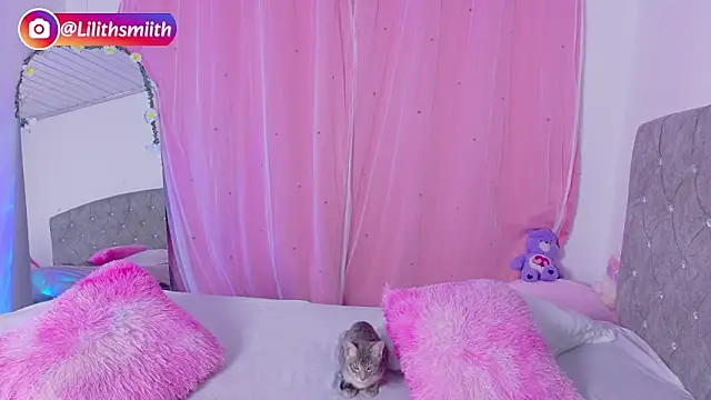 LilithSmiith online show from June 19, 2026, 2:01 pm