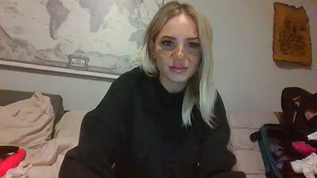 Snapshot of Britneycherry chatting on July 1, 2026, 3:29 am Britneycherry online show from July 1, 2026, 3:29 am