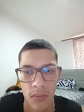 luis sanchez018 online show from July 18, 2026, 4:26 pm