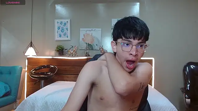 SantiTwinkyy online show from April 7, 2026, 12:40 pm