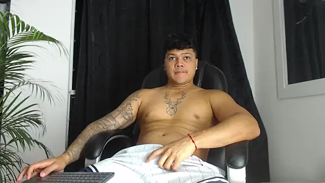 Snapshot of Pedro_x777 chatting on April 1, 2026, 2:13 am Pedro x777 online show from April 1, 2026, 2:13 am