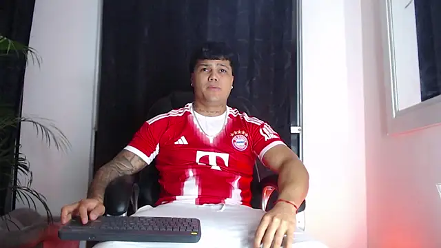 Snapshot of Pedro_x777 chatting on April 22, 2026, 12:28 am Pedro x777 online show from April 22, 2026, 12:28 am