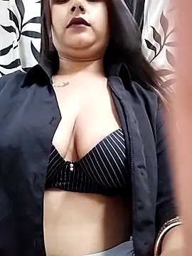 hottie nivi online show from March 26, 2026, 4:16 pm