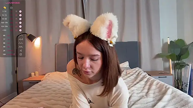 Snapshot of Lana_VeeE chatting on April 1, 2026, 2:47 pm Lana VeeE online show from April 1, 2026, 2:47 pm