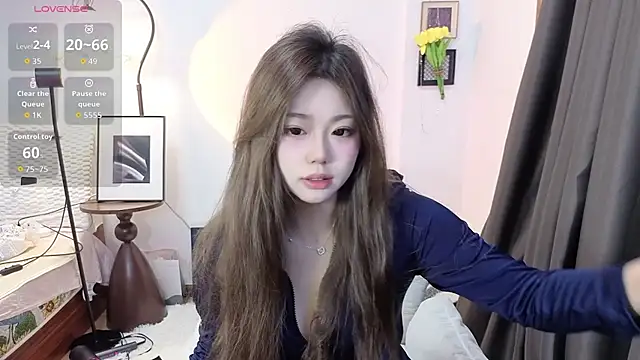 DAHLiA95 online show from May 10, 2026, 12:42 pm