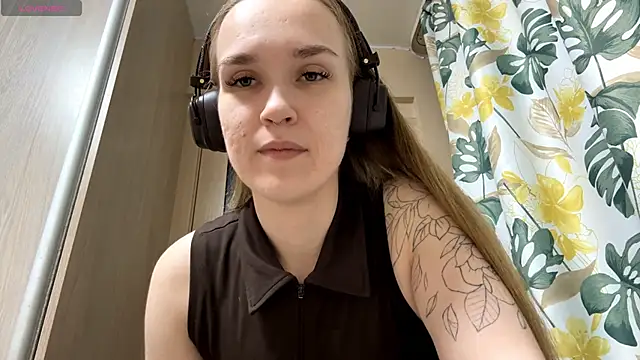DenitaSpace online show from April 21, 2026, 2:23 pm