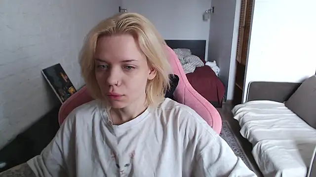 Snapshot of TenderChloe chatting on March 28, 2026, 9:43 am TenderChloe online show from March 28, 2026, 9:43 am