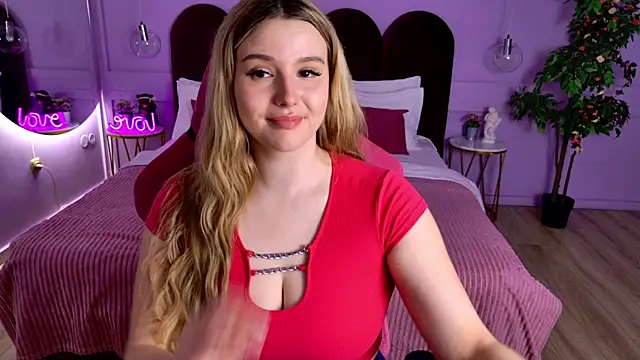 CharlotteAtwoood online show from May 19, 2026, 4:03 pm