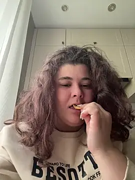 curly elise online show from April 3, 2026, 1:39 pm