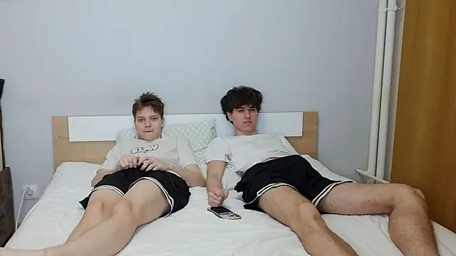 Snapshot of 1gay1straight chatting on March 27, 2026, 10:11 pm 1gay1straight online show from March 27, 2026, 10:11 pm