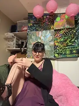 mango-kitty online show from April 20, 2026, 6:31 pm