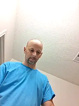 Snapshot of middickstroking chatting on April 21, 2026, 11:00 pm middickstroking online show from April 21, 2026, 11:00 pm