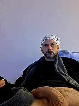 Snapshot of middickstroking chatting on May 27, 2026, 7:27 am middickstroking online show from May 27, 2026, 7:27 am