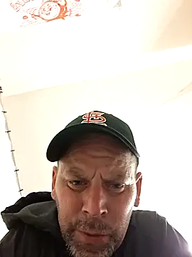 Snapshot of middickstroking chatting on May 9, 2026, 5:33 am middickstroking online show from May 9, 2026, 5:33 am