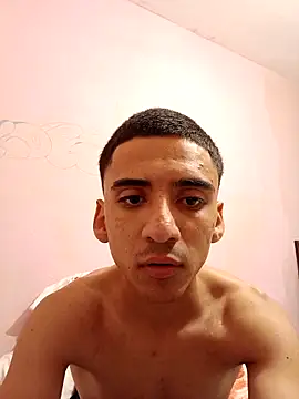 Snapshot of brytiagoBD55 chatting on March 28, 2026, 8:04 am brytiagoBD55 online show from March 28, 2026, 8:04 am