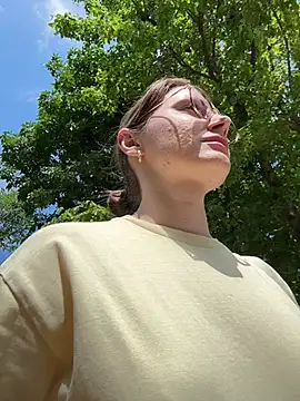 FReyja 44 online show from July 14, 2026, 7:57 am
