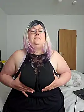 xXLunaBlissXx online show from May 6, 2026, 8:18 am
