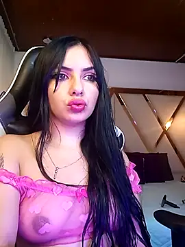 Snapshot of Astra_Glow chatting on April 18, 2026, 1:24 pm Astra Glow online show from April 18, 2026, 1:24 pm