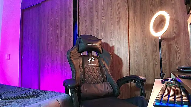 im Usuga online show from March 28, 2026, 12:06 pm