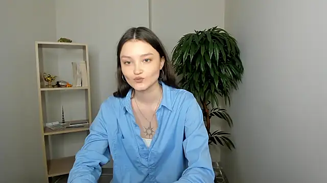 GussieGoold online show from March 24, 2026, 10:48 am