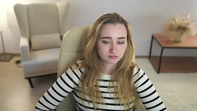 VioletteClaire online show from March 25, 2026, 10:58 am