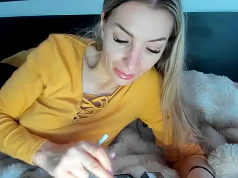 CyraVelvet14 online show from March 25, 2026, 12:59 pm