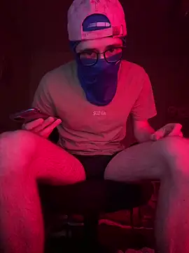 Snapshot of le-couple-en-chaleur_ chatting on March 26, 2026, 10:40 pm le-couple-en-chaleur online show from March 26, 2026, 10:40 pm