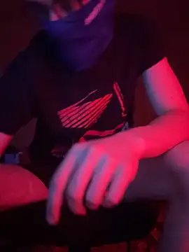 Snapshot of le-couple-en-chaleur_ chatting on March 25, 2026, 11:47 pm le-couple-en-chaleur online show from March 25, 2026, 11:47 pm