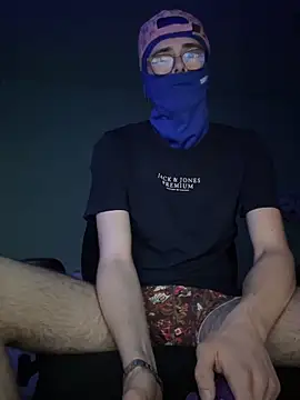 Snapshot of le-couple-en-chaleur_ chatting on March 23, 2026, 9:36 pm le-couple-en-chaleur online show from March 23, 2026, 9:36 pm