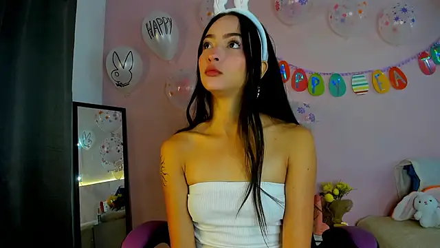 Snapshot of Daphne_Rosse chatting on April 5, 2026, 12:01 pm Daphne Rosse online show from April 5, 2026, 12:01 pm