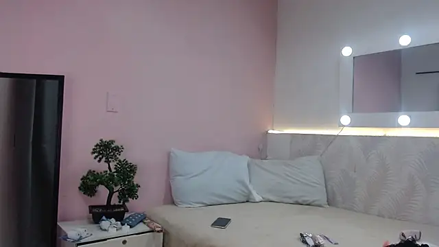 Snapshot of Daphne_Rosse chatting on March 30, 2026, 11:55 am Daphne Rosse online show from March 30, 2026, 11:55 am