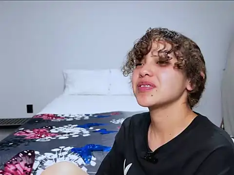 Snapshot of DulceParis chatting on March 28, 2026, 12:33 am DulceParis online show from March 28, 2026, 12:33 am