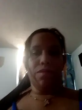 Snapshot of alexandra-queen chatting on April 22, 2026, 6:04 pm alexandra-queen online show from April 22, 2026, 6:04 pm