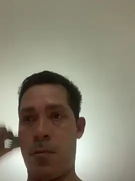 Snapshot of Gabriel_leon33 chatting on April 25, 2026, 5:21 am Gabriel leon33 online show from April 25, 2026, 5:21 am