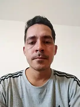Snapshot of Gabriel_leon33 chatting on April 10, 2026, 2:35 pm Gabriel leon33 online show from April 10, 2026, 2:35 pm
